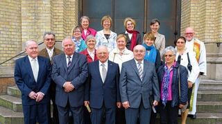 <p>Mit einem festlichen Gottesdienst begingen mehrere Gläubige in der katholischen Schutzengelkirche das Fest ihrer Jubelkommunion.</p>