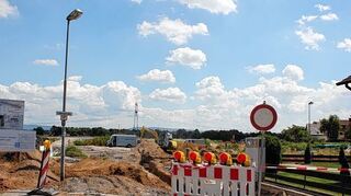 <p>Vor allem der zügige Verkauf der zwischenfinanzierten Grundstücke im Neubaugebiet Bäumelweg - dort laufen die Erschließungs-maßnahmen auf Hochtouren - führten in der Gemeindekasse zu einem Rekord-Jahresabschluss für 2013.</p>