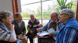 <p>Wollen die Hilfe für Flüchtlinge in der Gemeinde mit vereinten Kräften vorantreiben: Monika Koch (v. l.), Jochen Zimmermann, Brigitte Krieger, Oskar Ackermann und Waltraut Kieber-Weiblen.</p>
