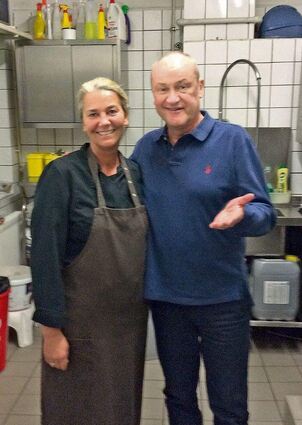<p>Kleines Drückerchen für Küchenchefin Conny Clark von Bodo Bach.</p>