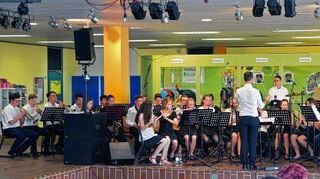 <p>Hörenswertes Ensemble: Die Big Band des Gauß-Gymnasiums sorgte unter der Leitung von Gerd Weber mit ihren Hits für ein Highlight beim Bandabend.</p>