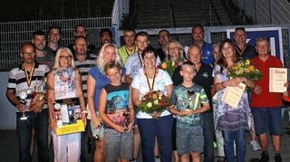 <p>Pokale, Blumen und Fotocollagen für die erfolgreichsten Sportler: Der Keglerverein ehrte seine Besten.</p>