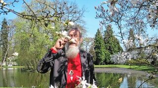 <p>Dieses Bild ist bei Filmaufnahmen entstanden, als gerade Frühling war und die Bäume blühten.</p>