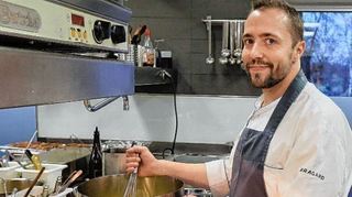 <p>Der "Neue" an den Töpfen im Seehotel: Christian Kesselring, bisheriger Souschef, hat jetzt die Küchenleitung inne.</p>