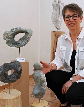 <p>Auch Petra Sigmund, die zweite Künstlerin, stellte ihre Werke vor. Die zwei Freundinnen arbeiten eng zusammen.</p>