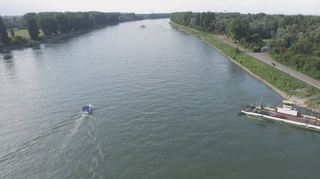 <p>Die Kollerfähre bringt seit 1834 bei Brühl Menschen über den Rhein - vor der Flusskorrektur querte sie auf Höhe von Ketsch den mächtigen Strom.</p>