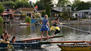 <p>Voller Einsatz: Hier triumphieren die "Krümelmonster" über die "ProBiererinnen".</p>