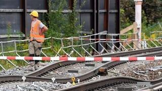 <p>Die Bahngleise an der Tunnel-Baustelle in Rastatt hatten sich gesenkt.</p>