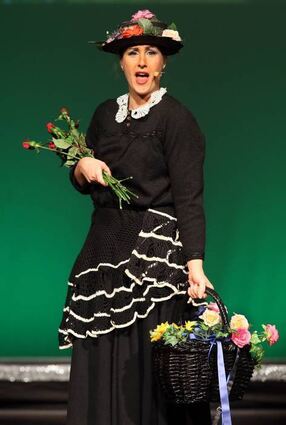 Gloria Marks präsentiert „Eliza“ aus „My Fair Lady“.