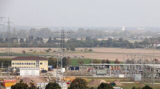 Am Umspannwerk in Altlußheim laufen schon die Arbeiten zur Umstellung auf die 380-kv-Netzverstärkung. Wie der Trassenverlauf von und zum Werk aussehen wird, darüber wird in den nächsten Wochen und Monaten entschieden.