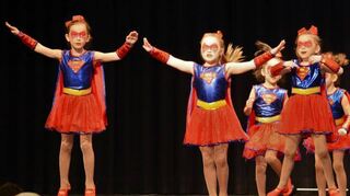 Die „Supergirls“ der Tanzsportgarde Plankstadt gewinnen in der Kategorie Mini-Schautanz.