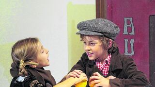 <p>Die beiden Hauptdarsteller von Pünktchen und Anton, Lena Franz und Christoph Birkel, sind eine absolute Idealbesetzung. Die beiden Kinder meisterten mit Bravour die Gratwanderung zwischen Rührung und Komik.</p>