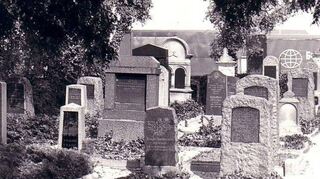 Der jüdische Friedhof in den 70er Jahren. Er wurde am 10. Februar 1893 als ewige Ruhestätte für die jüdische Gemeinde in der Region eingerichtet.