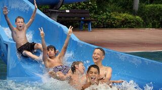 Heute ist die Rutsche 67 Meter lang und eine der Attraktionen im Freibad, die insbesondere die jungen Badegäste begeistert.