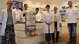 Das Team der Nord-Apotheke: Bettina Thiel, Dr. Jürgen Sommer, Harlan Köhler, Poonam Ahuja, Xenia Landmann, Nicole Bartsch und Felix Große (von links).