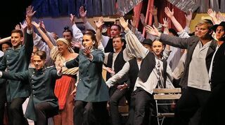 Spielfreude, musikalische und schauspielerische Qualität sowie ein tolles Bühnenbild: Die Inszenierung des Musicals „Anatevka“ wurde für das Gauß zum durchschlagenden Erfolg.