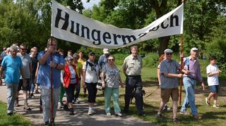 Gemeinsam gegen die Not in der Welt folgen gestern rund 100 Menschen dem Banner der Hungermarsch-Aktion auf mehreren Strecken rund um Brühl.