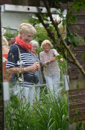 Reflektiert: Spiegel im Garten öffnen selbst kleinste Flächen für den Betrachter zur Weite.