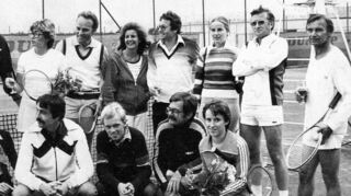 Clubmeister 1978: Ursula Wanzek (v., v. l.), Wolfgang Kastner, Frank Fischer, Bernd Guterl, Sylvia Hornberger, Klaus-Dieter Sulz-mann (hinten, v. l.) Sybille Fabian, Heiko Sulzmann, Eva Lorenz, Wolfgang Gekeler, Claudia Reichert, Helmut Billen und Heinz Walter.