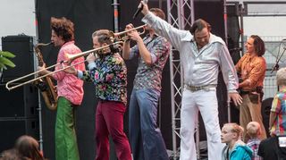 Rainer „Papi“ Vollmer und seine Pumpels rocken, was das Zeug hält. Sie haben den Grundstein für ihre Fangemeinde vor zwei Jahren beim Konzert in der Kurpfalzhalle zum Ortsjubiläum gelegt.