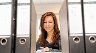 <p>Haben ihr erstes halbes Jahr als Auszubildende erfolgreich absolviert: Luisa Körner bei der Metzgerei Ehehalt in Reilingen (oben), Vanessa Daumel bei der wam GmbH in Altlußheim und Dennis Eichhorn bei der Weidenhammer Packaging Group in Hockenheim.</p>