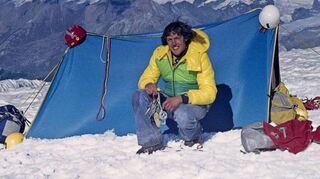 Hans Kammerlander in jungen Jahren am Matterhorn. Den Schweizer Berg bestieg er von allen Seiten in 24 Stunden – ein ungebrochener Rekord.