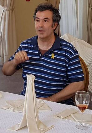 Joan Sallas (hier bei der Eröffnung der Schwetzinger Ausstellung) hat sich der historischen Faltkunst von Servietten verschrieben.