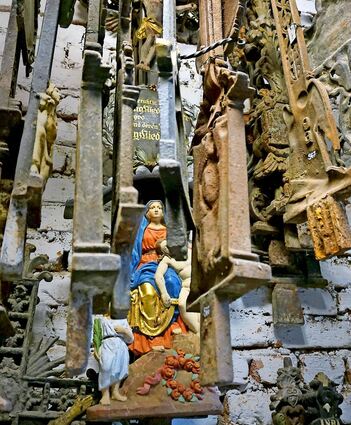 Im Museumsfriedhof sind rund 1000 Grabkreuze versammelt.