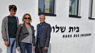 <p>Die gebürtige Domstädterin Marlies Hirsch-Behrstock besuchte Speyer mit Ehemann Don Behrstock und Enkelsohn Spencer Glesby.</p>