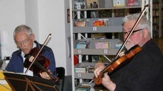 Begleiten die Lesung musikalisch: Klaus Holland und Horst Riedinger.