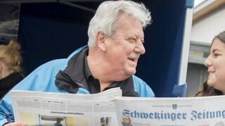 „Am Montag können Sie alles in der Zeitung lesen“, macht unsere Praktikantin Catharina Zelt Werbung in eigener Sache.