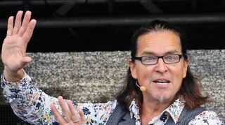 Komiker Christian „Chako“ Habekost erklärt die Vorzüge des (kur)pfälzischen Dialektes.