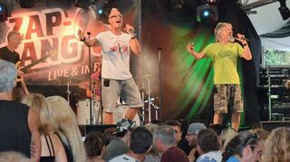 Ralf Hopp (Gitarre), Bassist Holger Bechtler, Torsten Baier, Drummer Claus Müller (verdeckt), Walter Batzler und Paule Panther sind die „ZAP-Gang“, die vergangenes Jahr eine gelungene Premiere auf dem Backfischfest feierten.