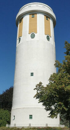 Der Wasserturm ist Wahrzeichen der Stadt, zurzeit aber auch Quell der Sorge.