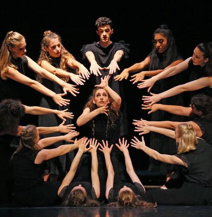 Ausdrucksstark ganz ohne großes Bühnenbild: Die Tänzerinnen und Tänzer der Ballettwerkstatt Heidelberg zeigen ein Stück, dass vor 250 Jahren zum letzten Mal aufgeführt wurde.