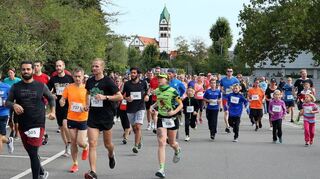 Das Starterfeld beim Benefizlauf „Run for the kids“ umfasste alle Generationen, die mit ihrem Sport auch Gutes für andere Menschen leisten wollten.