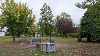 Im nördlichen Bereich des Gartenschaugeländes, dort, wo früher Minigolf gespielt wurde und heute gegrillt wird, soll die neue Skateranlage errichtet werden. Zentral gelegen, dennoch weit genug von der Wohnbebauung entfernt.