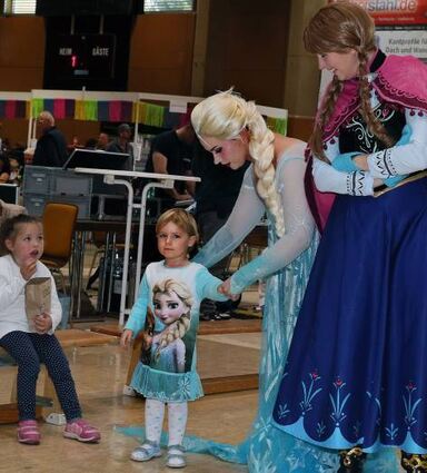 Große Eiskönigin trifft auf kleine Hoheit: „Elsa“ und „Anna“ sind der Hit bei den Mädchen.