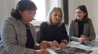 Elfriede Fackel-Kretz-Keller (v. l., Stadträtin und Vorsitzende der Freien Wähler Schwetzingen), Monika Maier-Kuhn (Kreisrätin und Vorsitzende des SPD-Ortsvereins Schwetzingen) und Sarina Kolb (Stadträtin und Vorsitzende des CDU-Stadtverbands Schwetzingen) sind sich einig: Ein Kiesabbau im Entenpfuhl birgt zu viele Gefahren – nicht zuletzt fürs Trinkwasser.