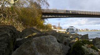 Dunkle Wolken über der Salierbrücke: Dass die Sanierung ein Jahr länger dauert, sorgt für hohe Verluste bei Handel und Gewerbe.