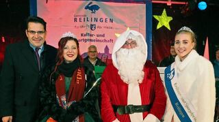 Prominenz auf der Bühne : Bürgermeister Stefan Weisbrod, „Käskuche“-Lieblichkeit Ann-Katrin I., „Nikohasilaus“ Willi Krüger und Erdbeer- und Spargelprinzessin Kim I..