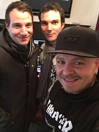 Christian (v. l.) und Alexander Schartel wollen auch ihr zweites Album wieder mit Ex-„Liquido“-Gitarrist Tim Eiermann aufnehmen - sie haben gute Erfahrungen mit ihm gemacht.