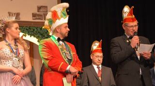 Senats-Vize Peter Kern erinnert an den verstorbenen Hans Wirnshofer, der sich stets für die Jugend einsetzte, der Ehrensenat überreichte 4444 Euro für deren Förderung.