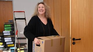 Ab ins neue Domizil: Melanie Zieher aus der Kämmerei sortiert und verpackt die Akten für den Umzug.