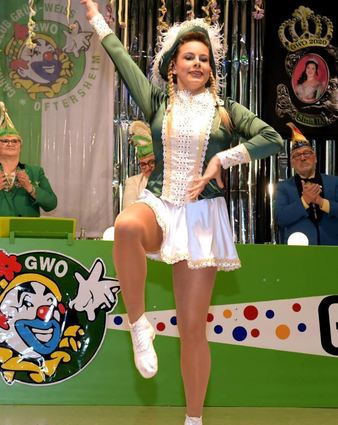 Tanzmariechen Kimberly Wagner aus Eppelheim tritt auf.
