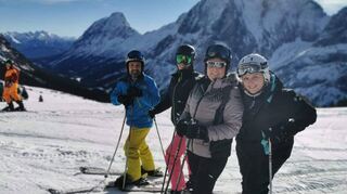 So sieht ein perfektes Skiwochenende aus: Thomas Leiser (v. l.), Margit Groneberg, Birgit Leiser und Jutta Vohwinkel genießen die weiße Pracht.
