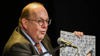 Gespickt mit Pointen und galanten Sottisen: Denis Scheck stellt bei „Speyer.Lit“ in der Heiliggeistkirche Passagen aus seinem Buch „Schecks Kanon“ vor.