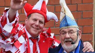 Oberbürgermeister Marcus Zeitler und Uwe Bär vom Carneval-Club Blau-Weiß.