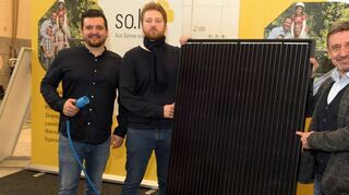 Energie von der Sonne liefern lassen: Bei SO.LE Green Energy präsentieren Marcel Lehmayer (v. l.), Milos Uremovic und Rudi Lehmayer, wie das funktioniert.