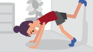 Von den „Wall Walks“ werden drei Stück nacheinander „geturnt“. Du suchst dir dafür zu Hause eine freie Wand ohne Bilder und trägst am besten saubere, rutschfeste Socken. Zum Start befindest du dich in Bauchlage vor einer Wand, die Füße berühren die Wand.